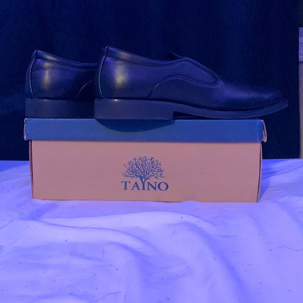 Modern dressshoes worn once still in perfect condition no tears,scratches,scuffs